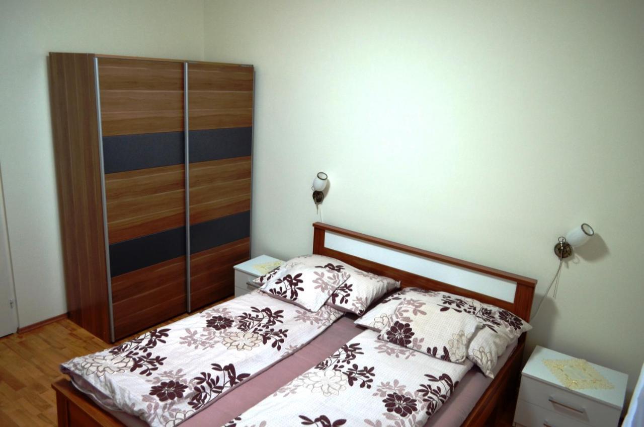 Hajdúszoboszló Henrietta - Violetta Apartman מראה חיצוני תמונה