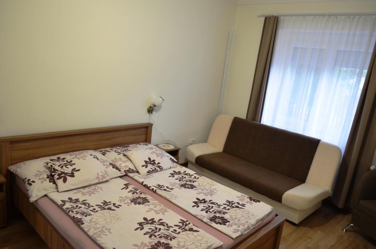 Hajdúszoboszló Henrietta - Violetta Apartman מראה חיצוני תמונה