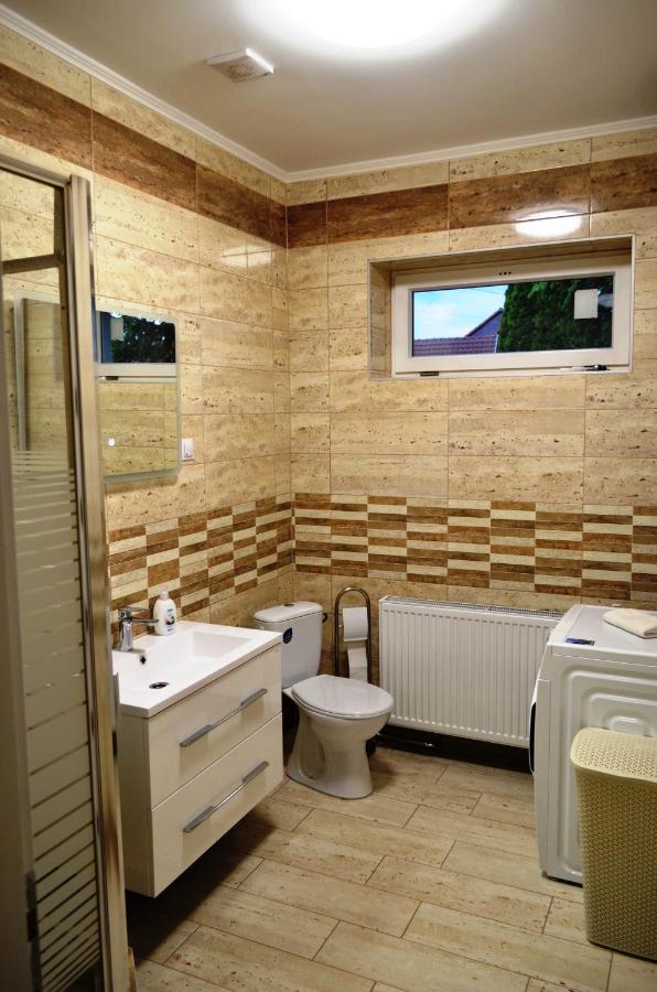 Hajdúszoboszló Henrietta - Violetta Apartman מראה חיצוני תמונה
