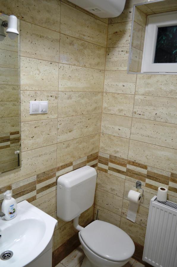 Hajdúszoboszló Henrietta - Violetta Apartman מראה חיצוני תמונה