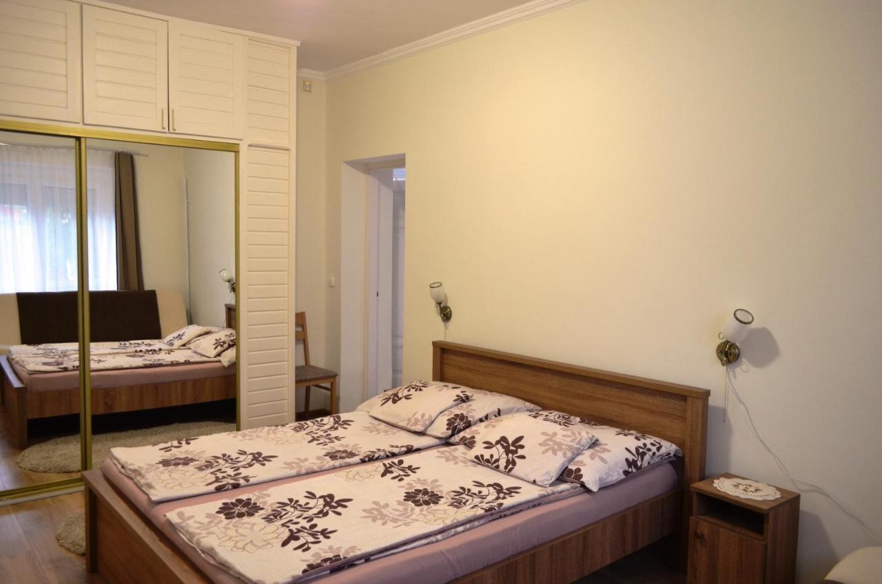 Hajdúszoboszló Henrietta - Violetta Apartman מראה חיצוני תמונה
