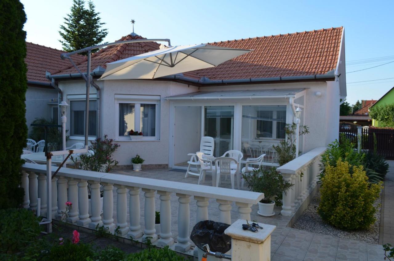 Hajdúszoboszló Henrietta - Violetta Apartman מראה חיצוני תמונה