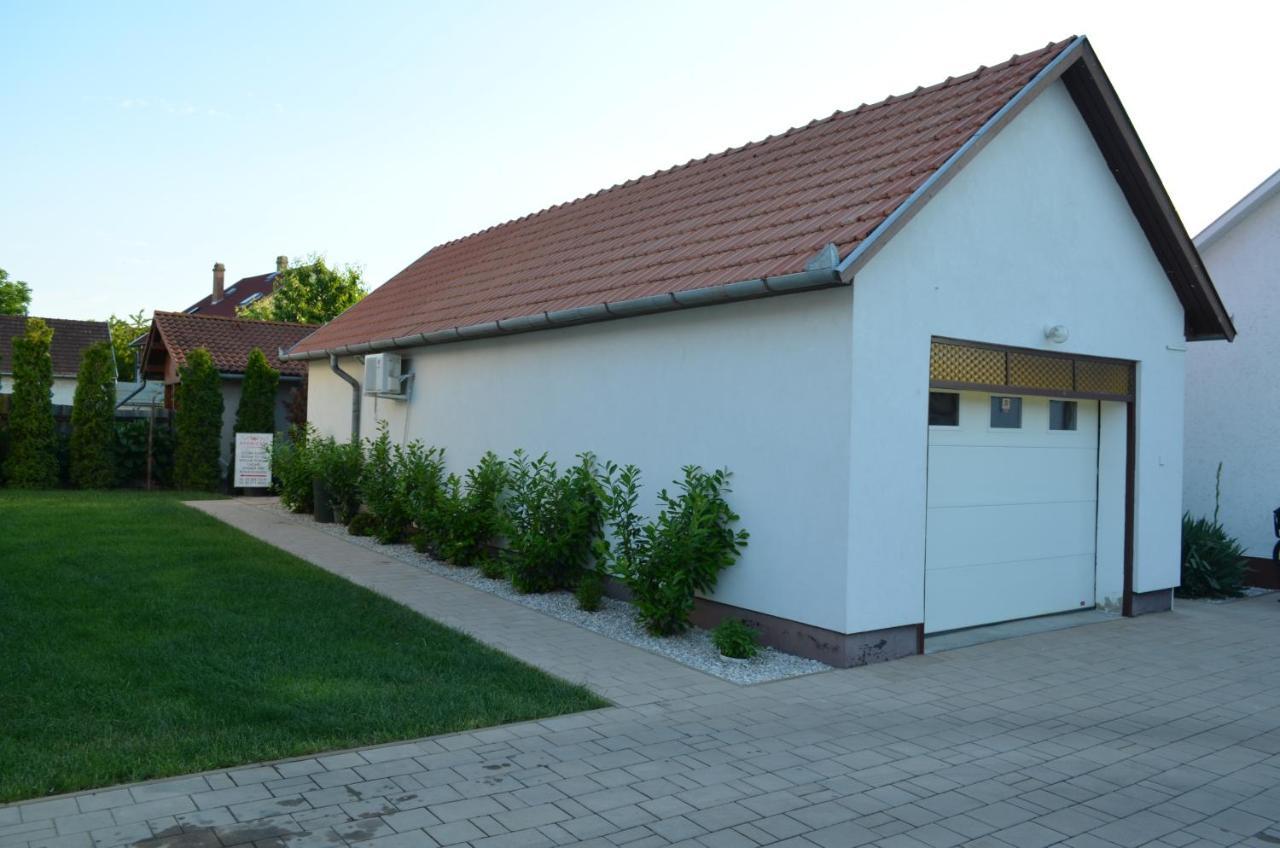 Hajdúszoboszló Henrietta - Violetta Apartman מראה חיצוני תמונה